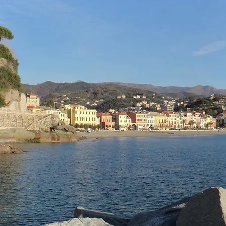 Gocce Di Luna Bed & Breakfast 3*