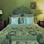 Gocce Di Luna Bed & Breakfast 3*